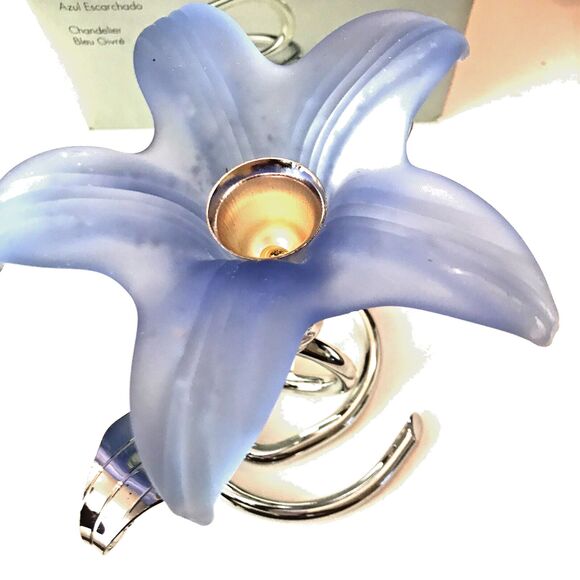 New Vintage Oneida Amaryllis Blue Frosted Candle Holder - Picture 4 of 9